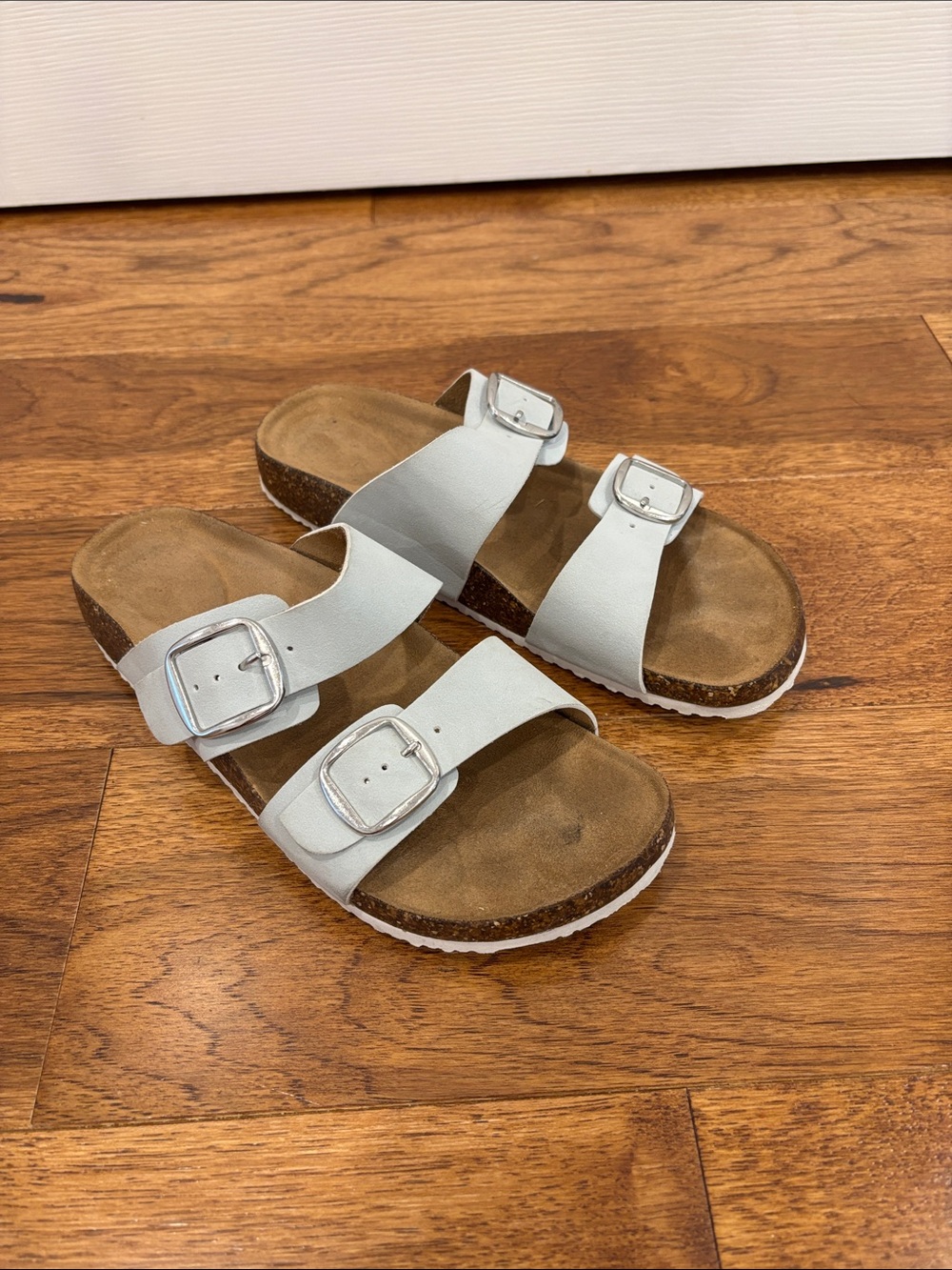 Women’s gray sandals size 7